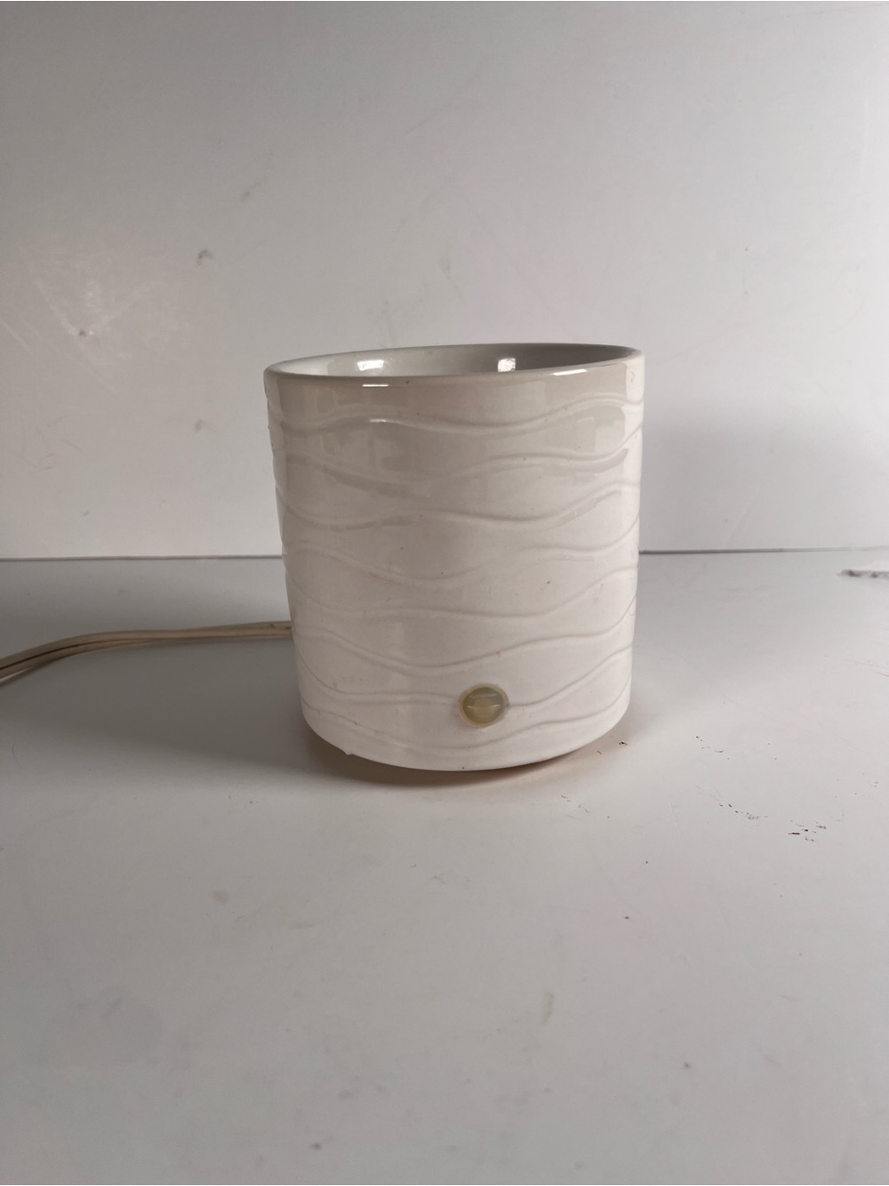White Ceramic Electric candle Warmer with Wave Texture
